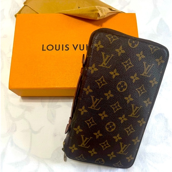 LOUIS VUITTON TRAVEL ORGANIZER - Picture 8 of 9